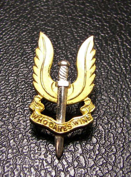 RHODESIA~SAS~RHODESIAN "C" SQUADRON SPECIAL AIR SERVICE~OFFICERS COLLAR~BI-METAL~MINT CONDITION