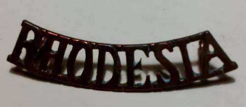 **REDUCED**WWII 1939-1952 ~ RHODESIA ~ BRASS ~ NATIONAL SHOULDER TITLE ~ BOTH LUGS INTACT