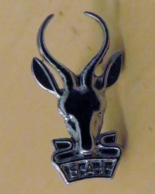 **REDUCED**SCARCE**SADF~SAI~SOUTH AFRICAN INFANTRY~CHROME PLATED~MESS DRESS COLLAR BADGE~PINS INTACT