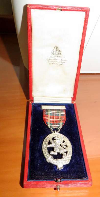 BOXED~CALEDONIAN SOCIETY OF LONDON~SILVER MEDAL~HALLMARKED EDINBURGH 1919~MADE BY HAMILTON & INCHES