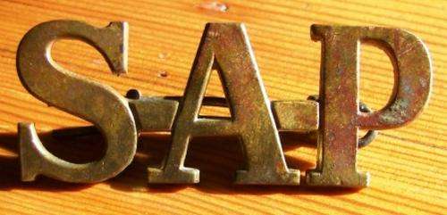 SAP~SOUTH AFRICAN POLICE~1913-39 LARGE SAP SHOULDER TITLE~(OWEN # 2248)~2 LUGS~SCARCE!