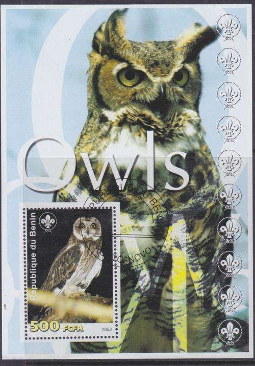BEAUTIFUL THEMATIC MINIATURE SHEET - OWLS - BENIN