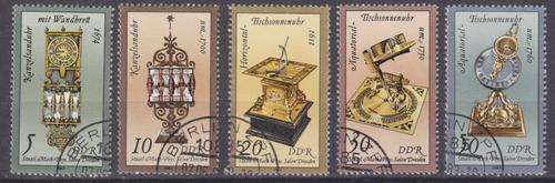 5 BEAUTIFUL THEMATIC STAMPS - ANTIQUE SUNDAILS & CLOCKS - EAST GERMANY