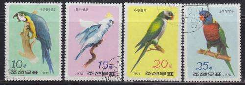 4 BEAUTIFUL THEMATIC STAMPS - BIRDS - PARROTS - KOREA