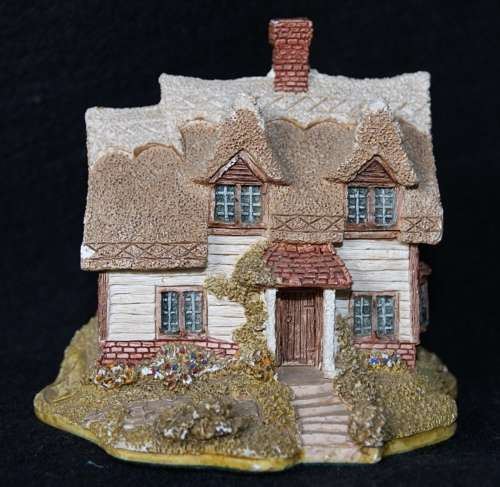 Lilliput Lane Ash Nook Cottage