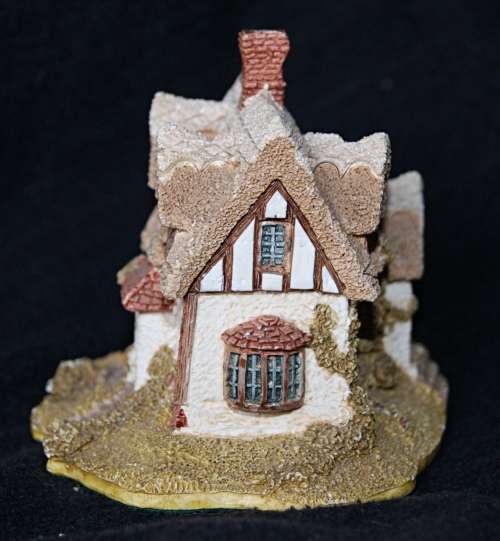Lilliput Lane Clover Cottage