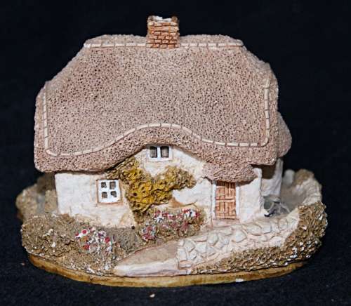 Lilliput Lane Clover Cottage