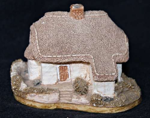Lilliput Lane Clover Cottage