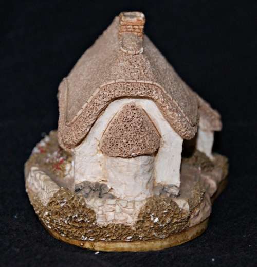 Lilliput Lane Clover Cottage