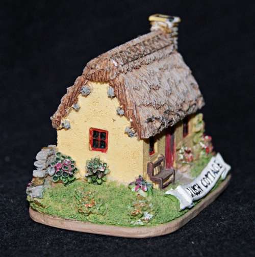 Chapel Hill Miniature Irish Cottage