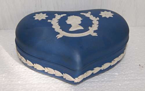 *REDUCED* Wedgwood Blue Jasperware 1952 Silver Jubilee of Queen Elizabeth Heart Shaped Trinket Box