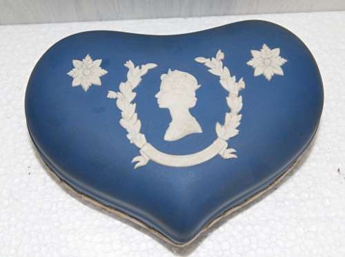 *REDUCED* Wedgwood Blue Jasperware 1952 Silver Jubilee of Queen Elizabeth Heart Shaped Trinket Box