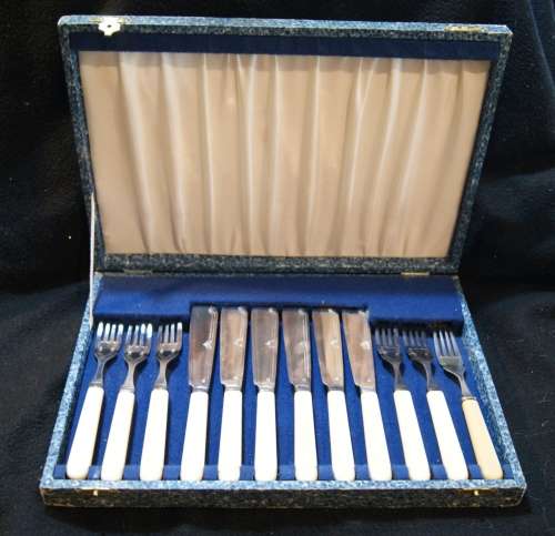 *REDUCED* Bone Handled Fish Set