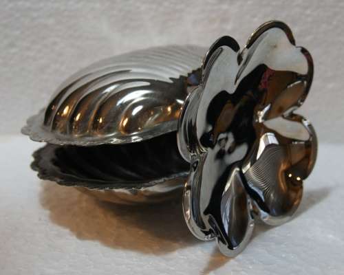 *REDUCED* Shell Shaped Serviette Holder