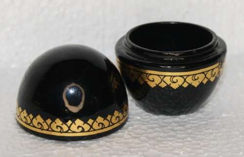 Vintage Black and Gilt Lacquer Egg Trinket Box @@@ CCCRRRAAAZZZYYY R1 START!!!