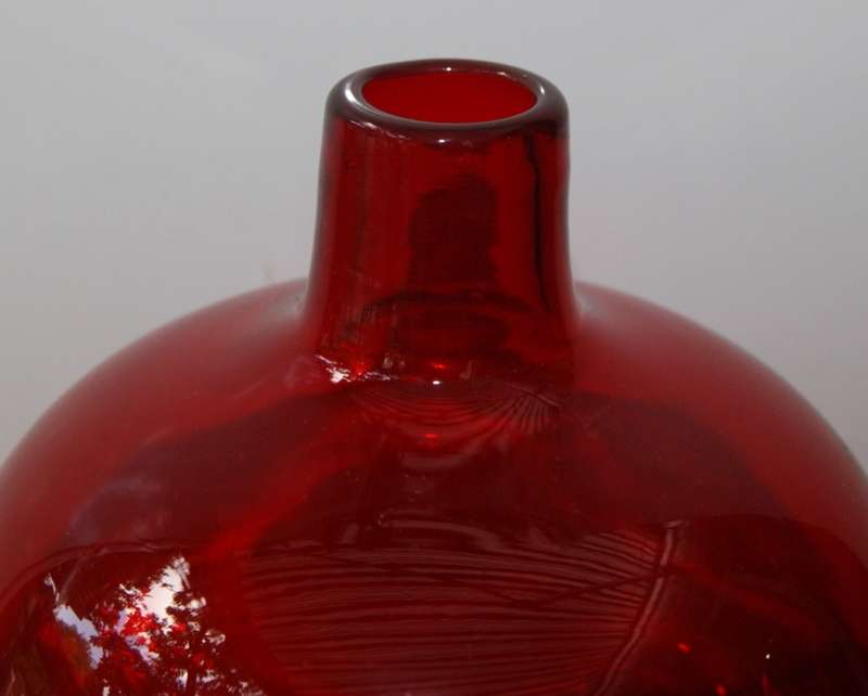 Red Gullaskruf Vase