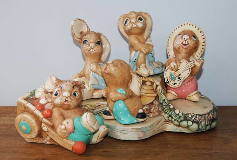 Pendelfin Rabbit Display Stand with 5 Pendelfin Rabbits