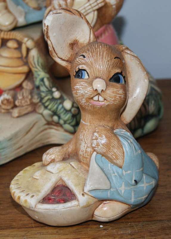Pendelfin Rabbit Display Stand with 5 Pendelfin Rabbits