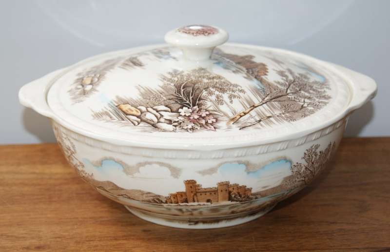 Alfred Meakin `Queens Castle` Vegetable Dish with Lid
