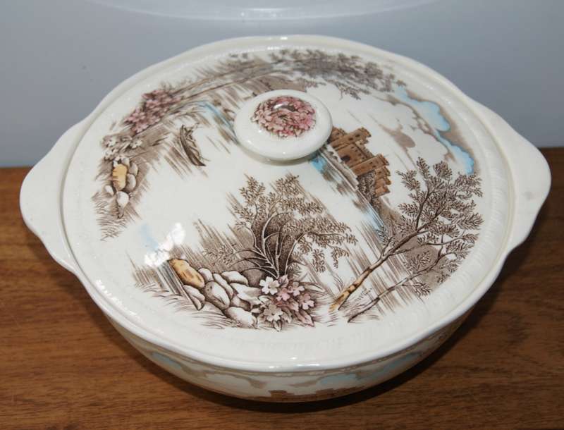 Alfred Meakin `Queens Castle` Vegetable Dish with Lid