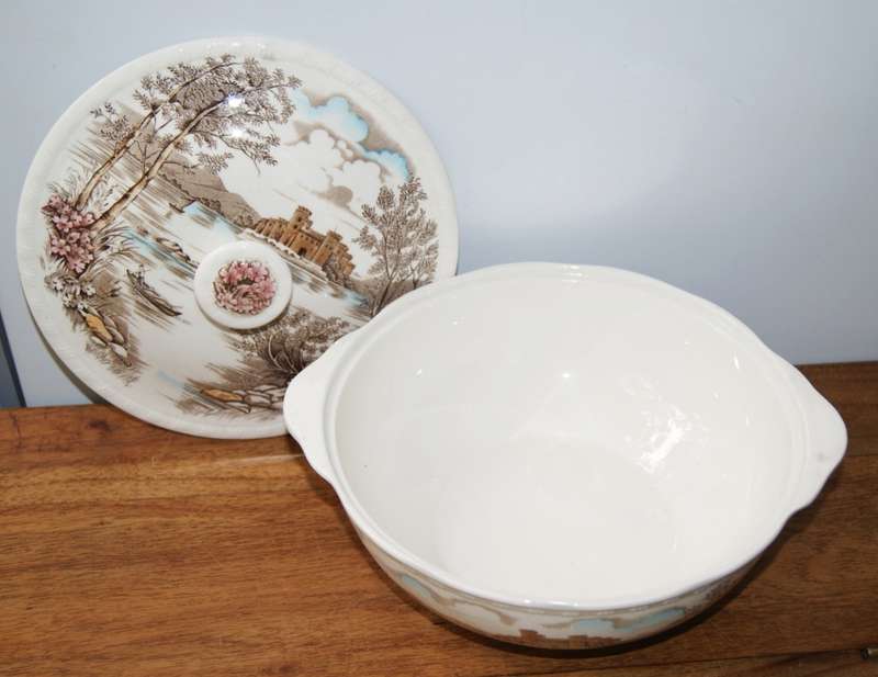Alfred Meakin `Queens Castle` Vegetable Dish with Lid