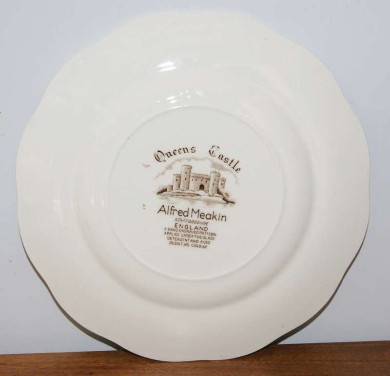 Alfred Meakin `Queens Castle` Fish Plate (6 Available)