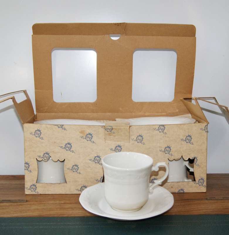 Huguenot Royale Fine China Boxed Set of 6 Cups and Saucers