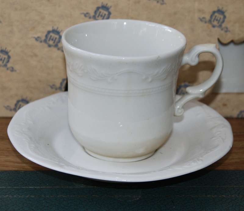 Huguenot Royale Fine China Boxed Set of 6 Cups and Saucers