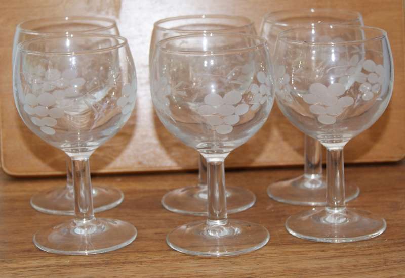 Set of 6 Grape Pattern White Wine Glasses