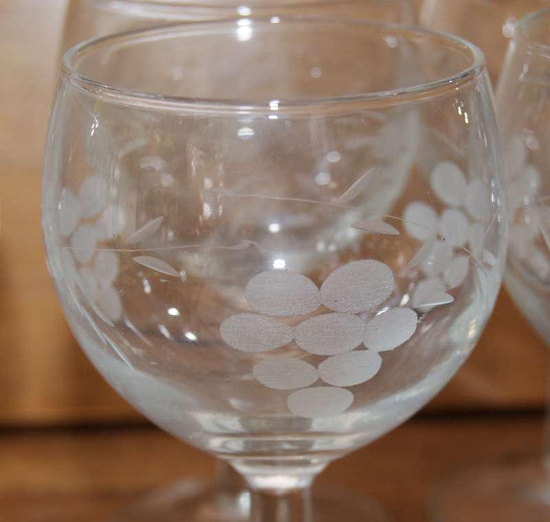 Set of 6 Grape Pattern White Wine Glasses