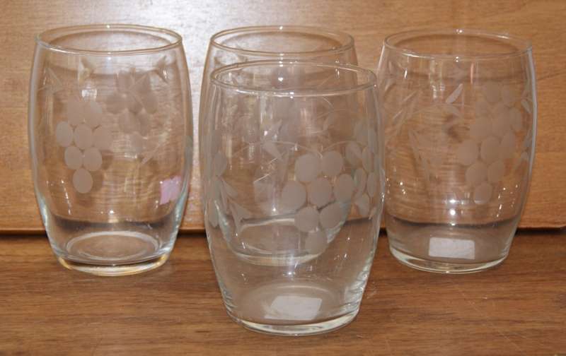 Set of 4 Grape Pattern Water Goblets