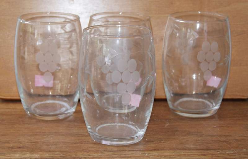 Set of 4 Grape Pattern Water Goblets