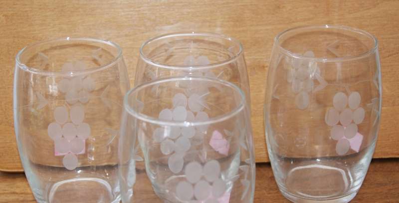 Set of 4 Grape Pattern Water Goblets