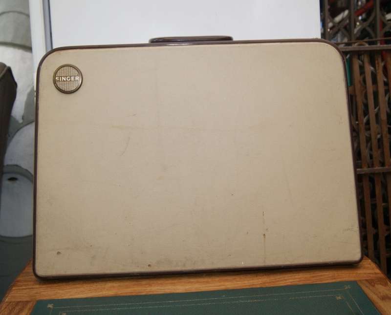 Singer Model 401 G 13 Sewing Machine