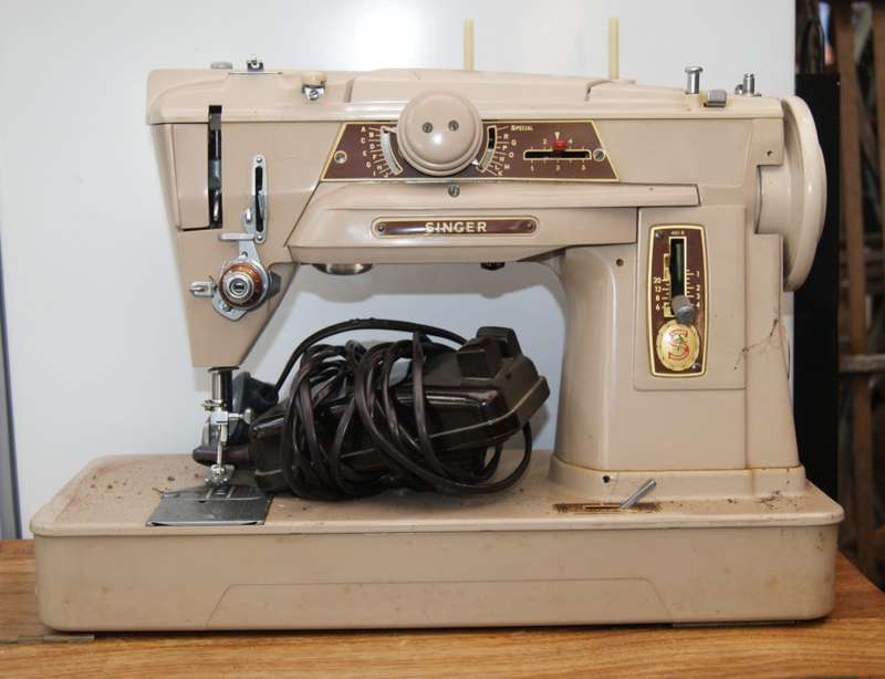 Singer Model 401 G 13 Sewing Machine