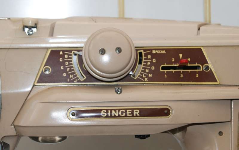 Singer Model 401 G 13 Sewing Machine