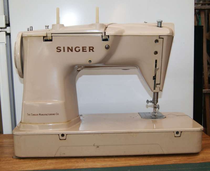 Singer Model 401 G 13 Sewing Machine