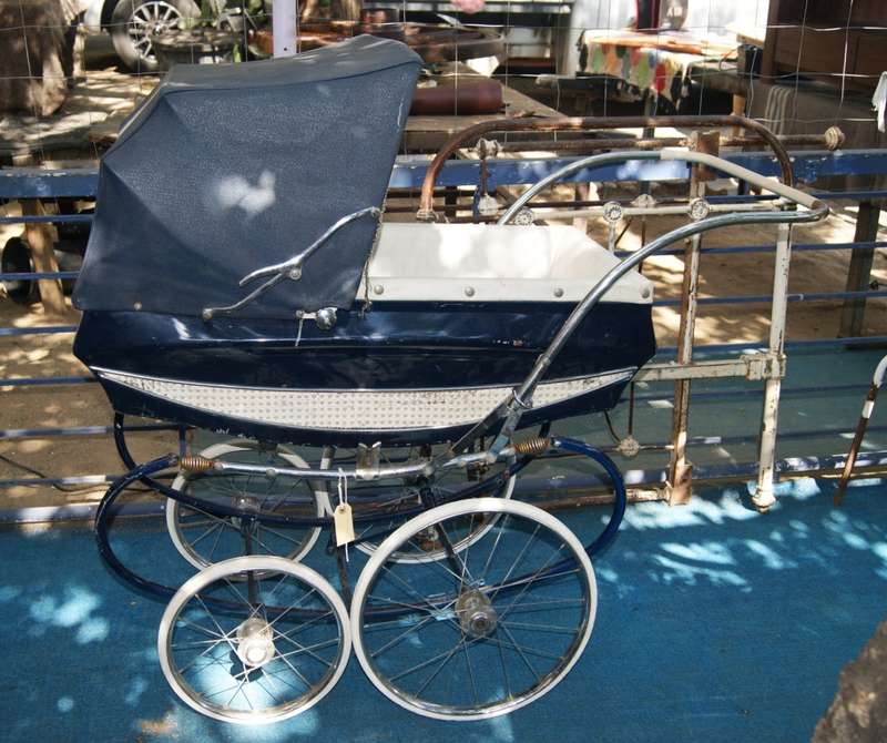 Pedigree 1950`s Pram with Detachable Cradle