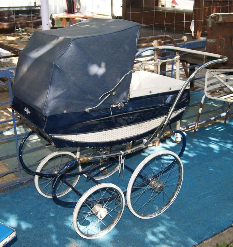 Pedigree 1950`s Pram with Detachable Cradle