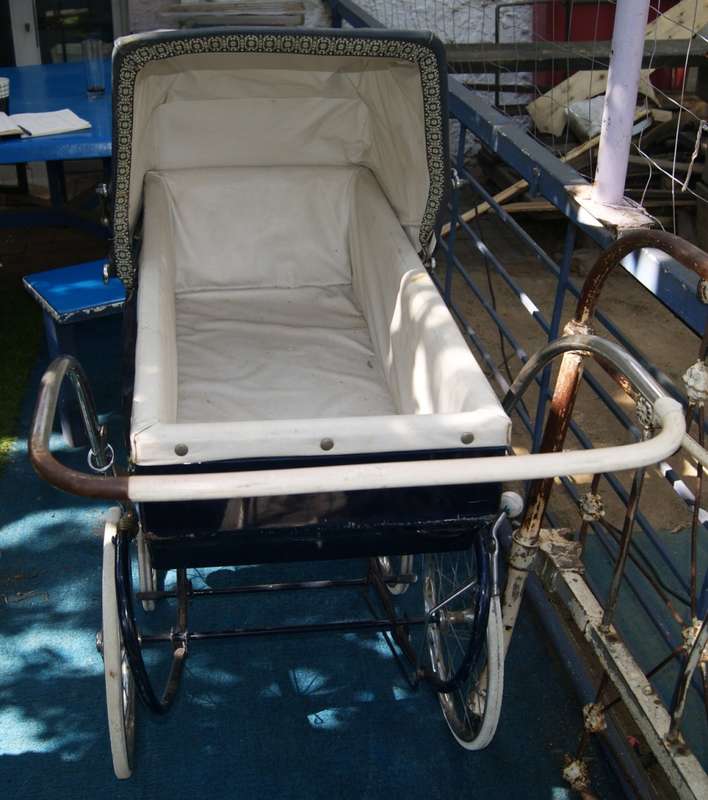 Pedigree 1950`s Pram with Detachable Cradle
