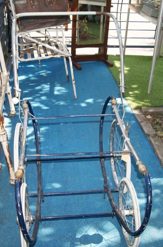 Pedigree 1950`s Pram with Detachable Cradle