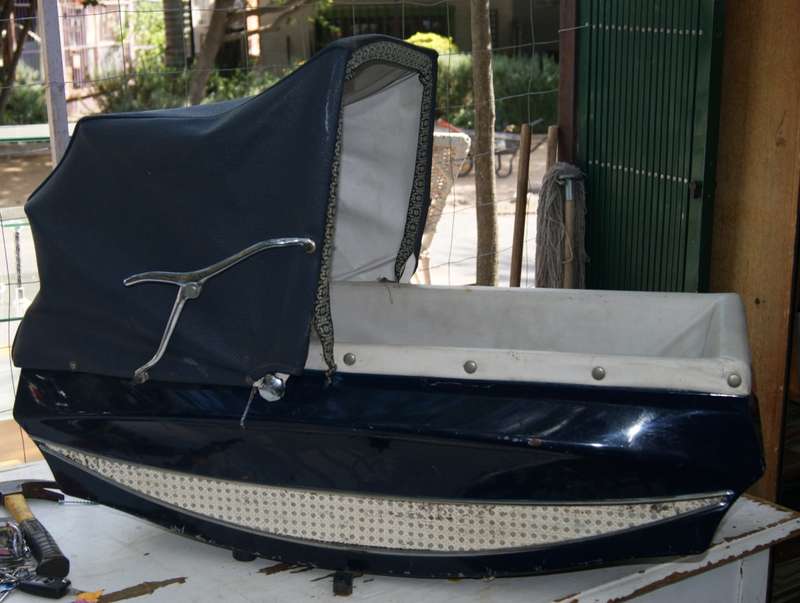 Pedigree 1950`s Pram with Detachable Cradle