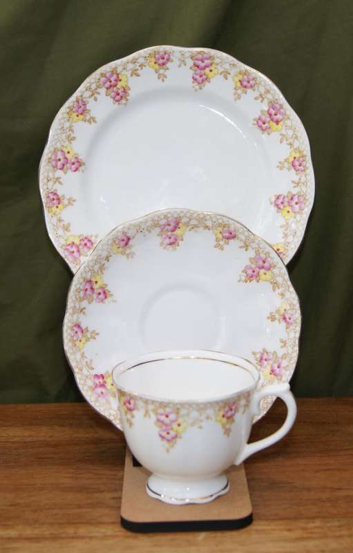 Royal Albert `Trellis` Trio (5 available, price per trio)