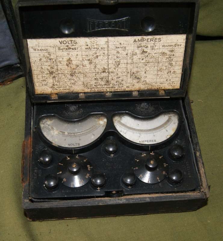 Vintage Bakelight Ferranti Voltmeter in Original Box (Box needs attention)