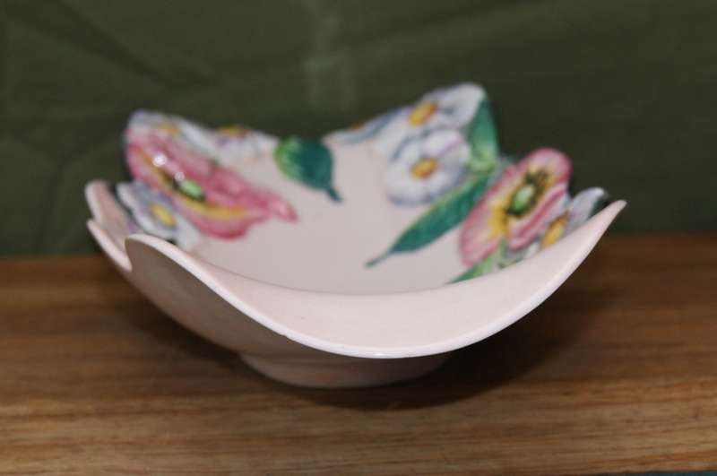 Carlton Ware Poppy and Daisy Wavy Edged Dish