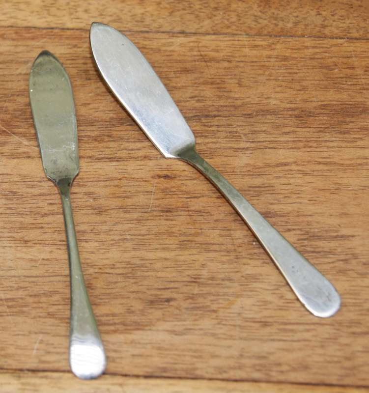 2x EPNS Butter Knives