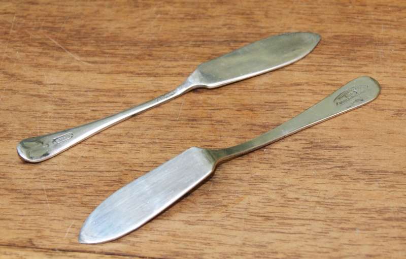 2x EPNS Butter Knives