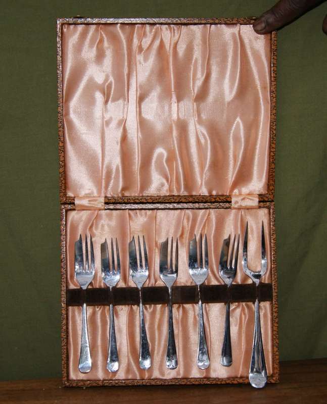 Boxed Chrome Plated Cake Forks (6) and Cake Server