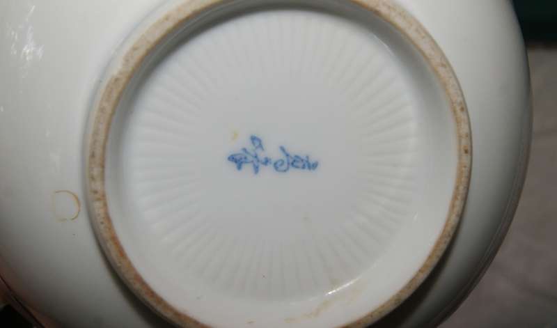 39 Piece Chinese Porcelain Dinner Service 8 Place settings, Box of Vintage Chopsticks, Bamboo Skewer