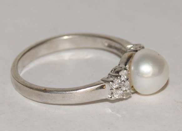 925 Silver Ring with Pearl and CZ @@@ CCCRRRAAAZZZYYY R1 START